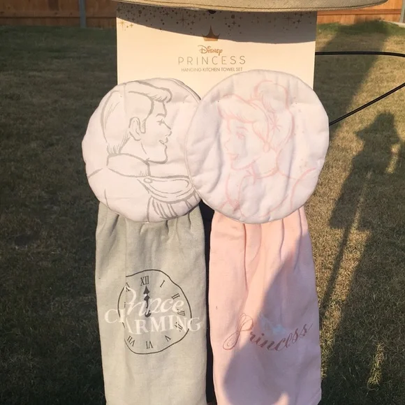New Disney Princess Hanging Kitchen Towels - Picture 2 of 9